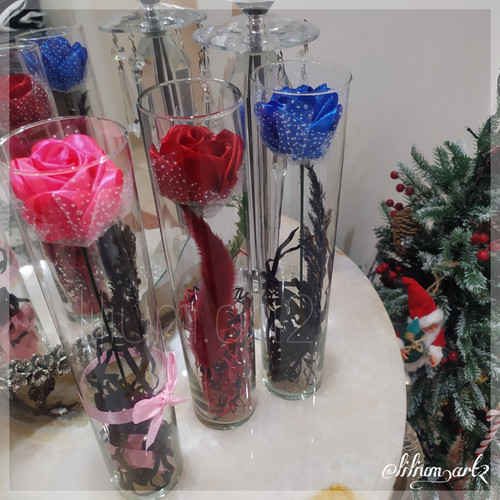 شاخه گل رز روبانی