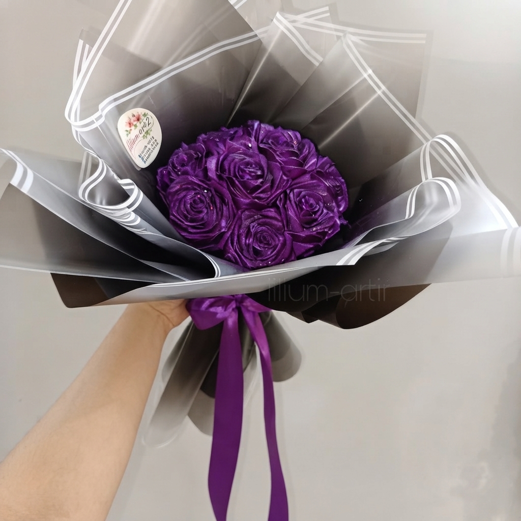دسته گل 10 شاخه رز زیبای اکلیلی بنفش